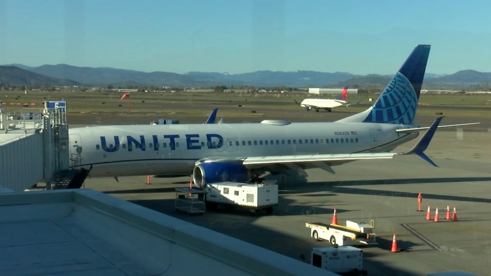 Aviation expert speaks on safety over United Airlines panel incident