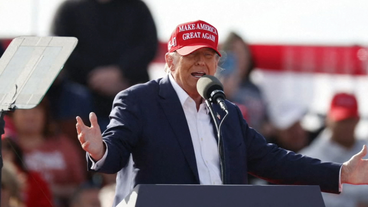 Trump warns of 'bloodbath' if he loses, while addressing auto industry