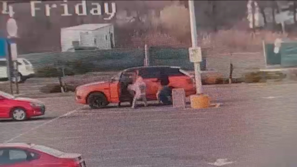 Driver fights off 3 carjackers at New Jersey supermarket
