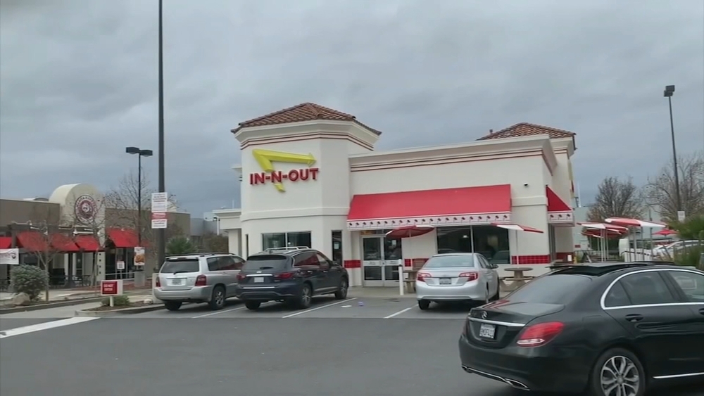 Oakland In-N-Out's final weekend in business underway