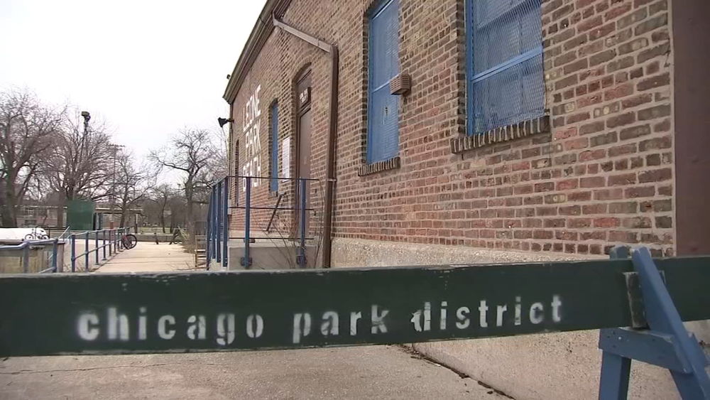 City begins moving migrants out of Chicago Park District shelters