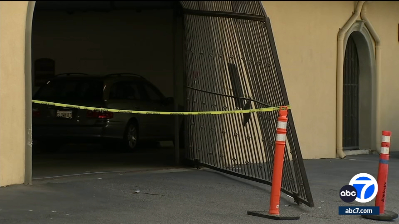 LAPD investigating homicide at Woodland Hills apartment complex