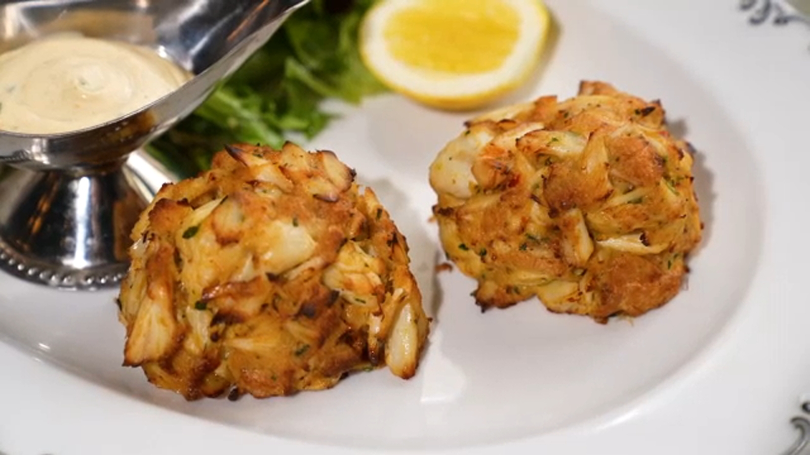 The Dish: The secret to juicy, jumbo lump crab cakes from Loch Bar in