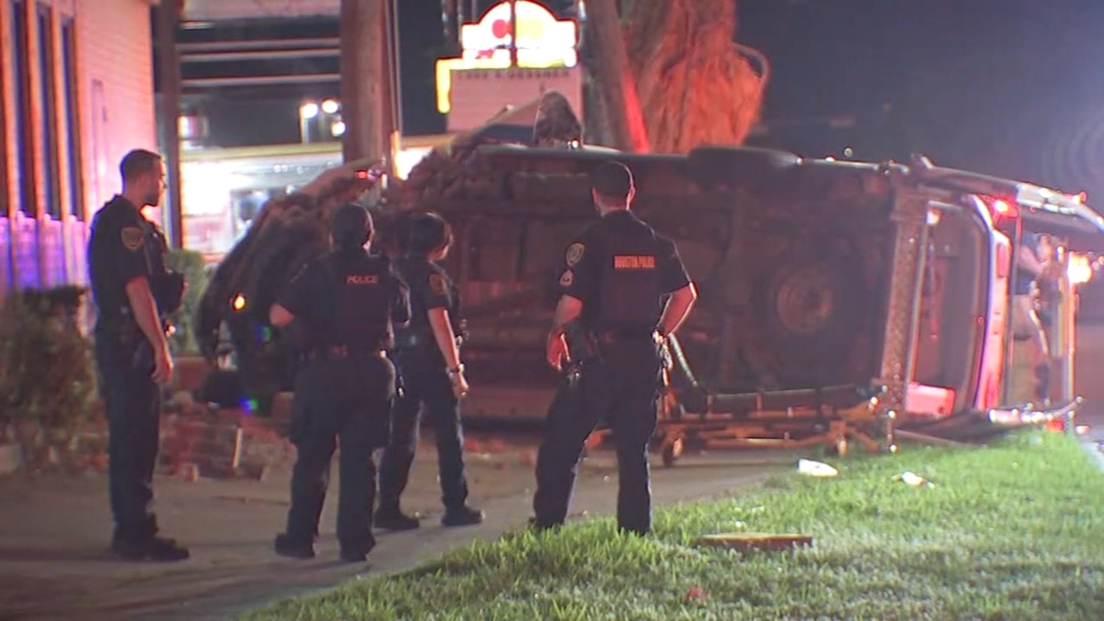 2 EMS workers hurt when ambulance crashes and flips into Ostioneria ...