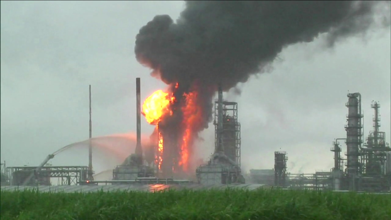 https://cdn.abcotvs.com/dip/images/1466005_081116-abc-refinery-explosion-vid.jpg?w=1280