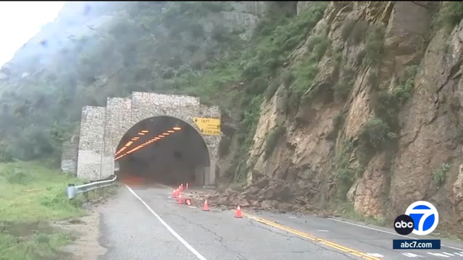 Rockslide shuts down portion of Malibu Canyon Road - ABC7 Los Angeles