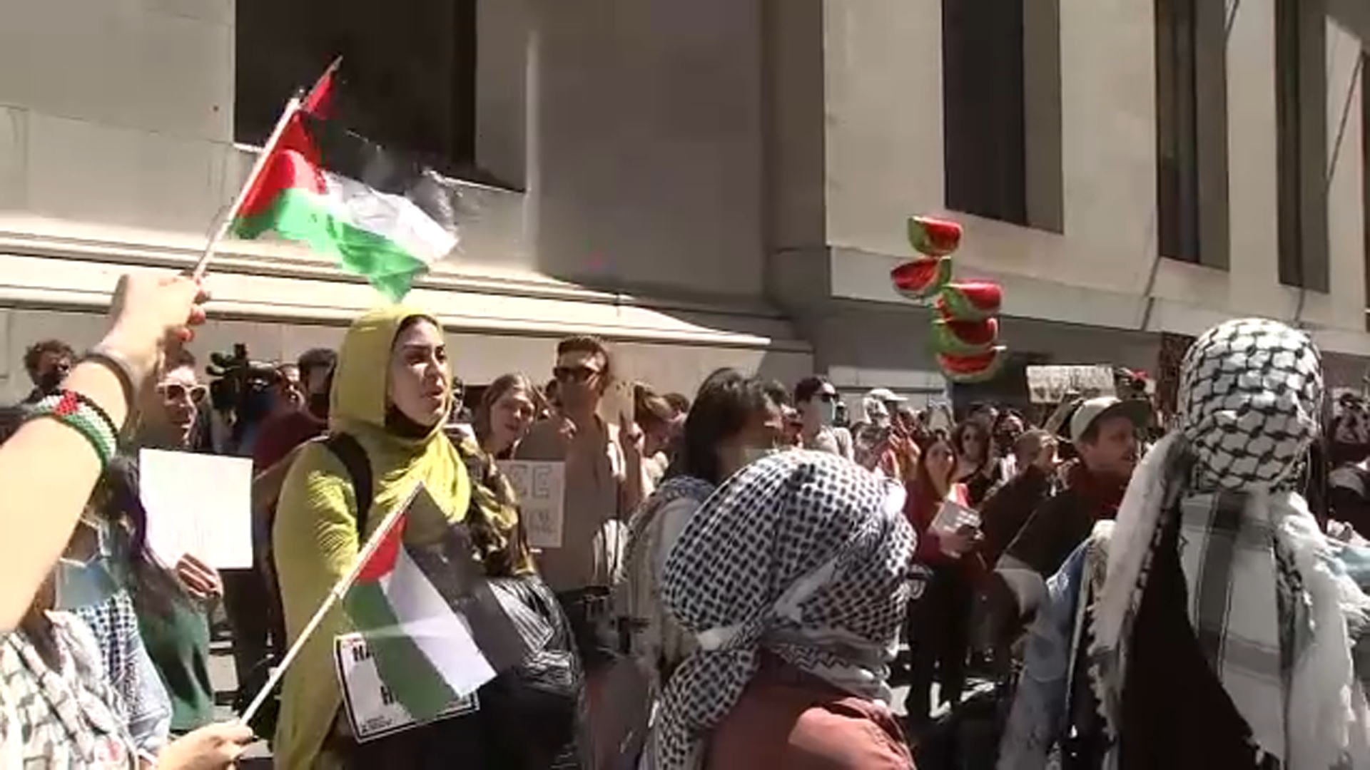 Protestors on both sides of Middle East war demonstrate in Lower Manhattan