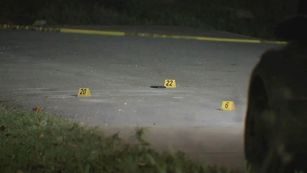 Neighbor shot when 2 men opened fire while trying to stop fight: HPD