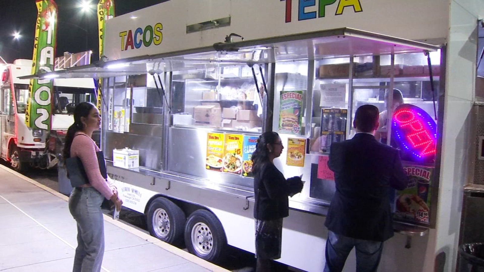Food trucks now serving late-night travelers at Fresno airport