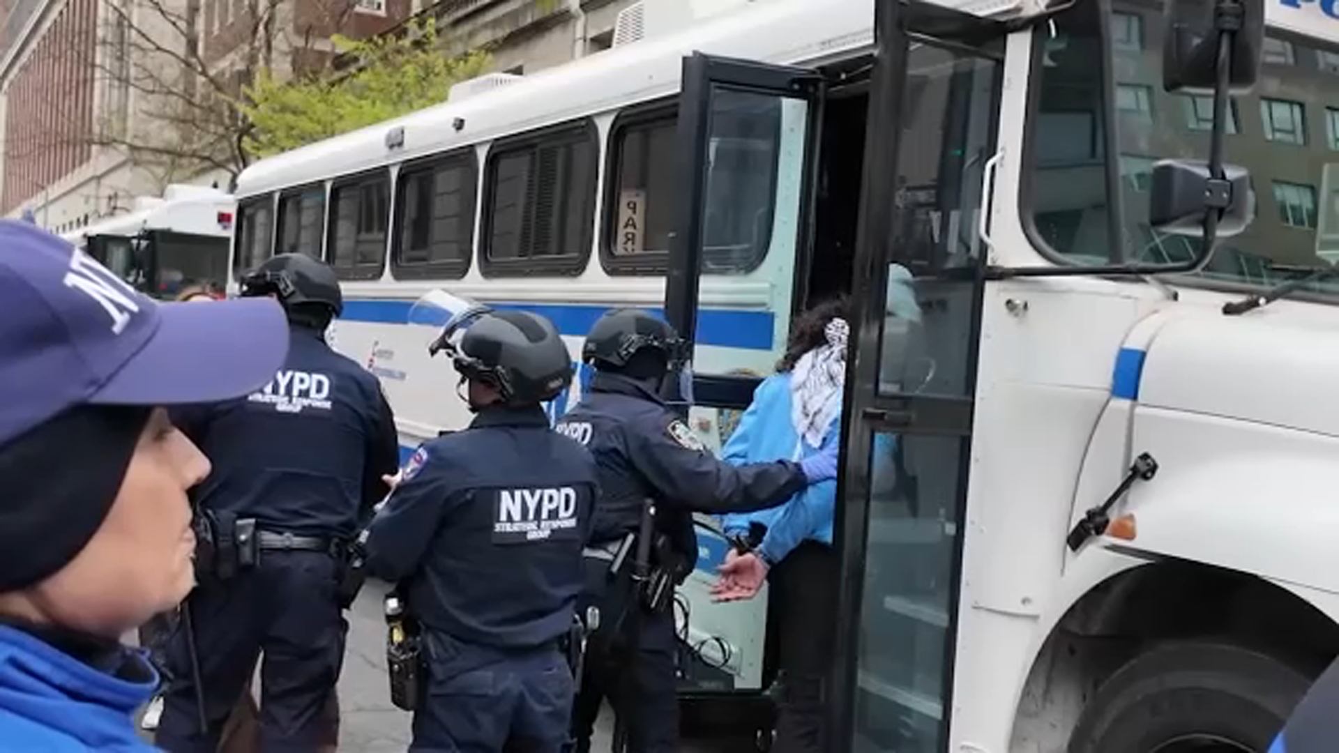 100+ arrested as NYPD clears protest from Columbia University campus