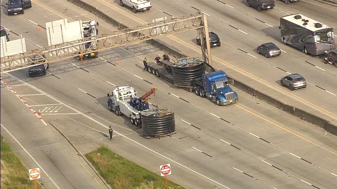 All WB mainlanes of I-10 East Freeway shut down due to lost spools
