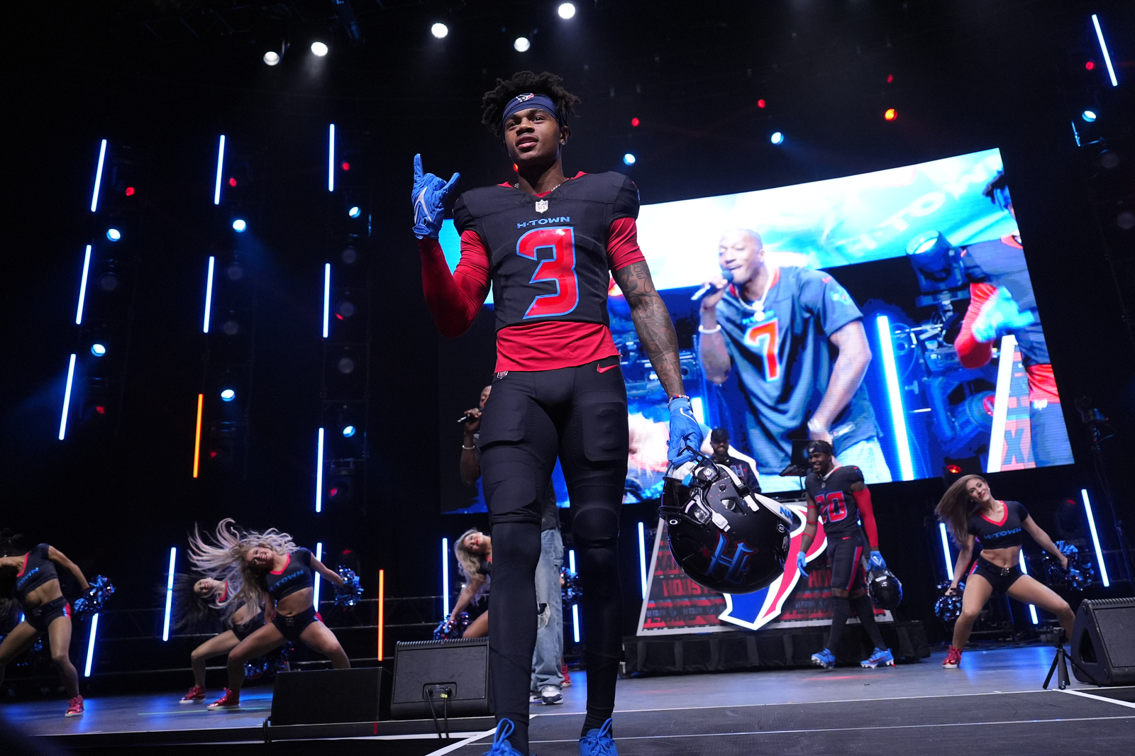 Houston Texans WR Tank Dell shot in Florida, sustains minor wound, team says