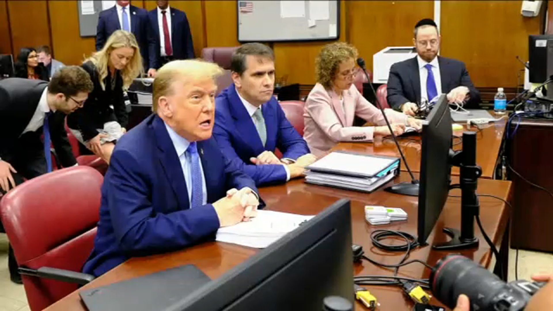 Judge finds Trump in violaiton of gag order as testimony resumes