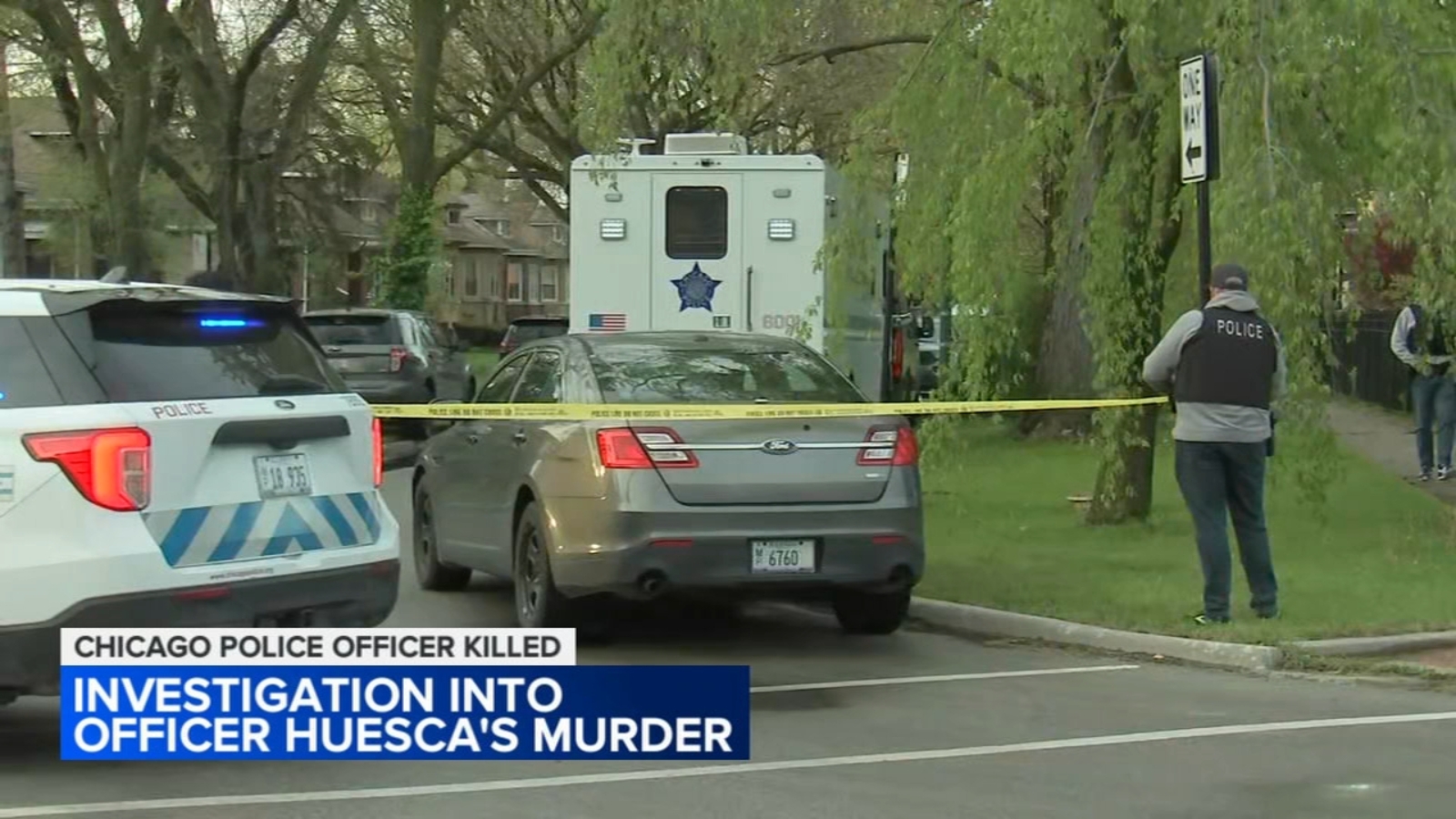 Chicago Officer Killed _ Police release photos of suspect wanted in ...