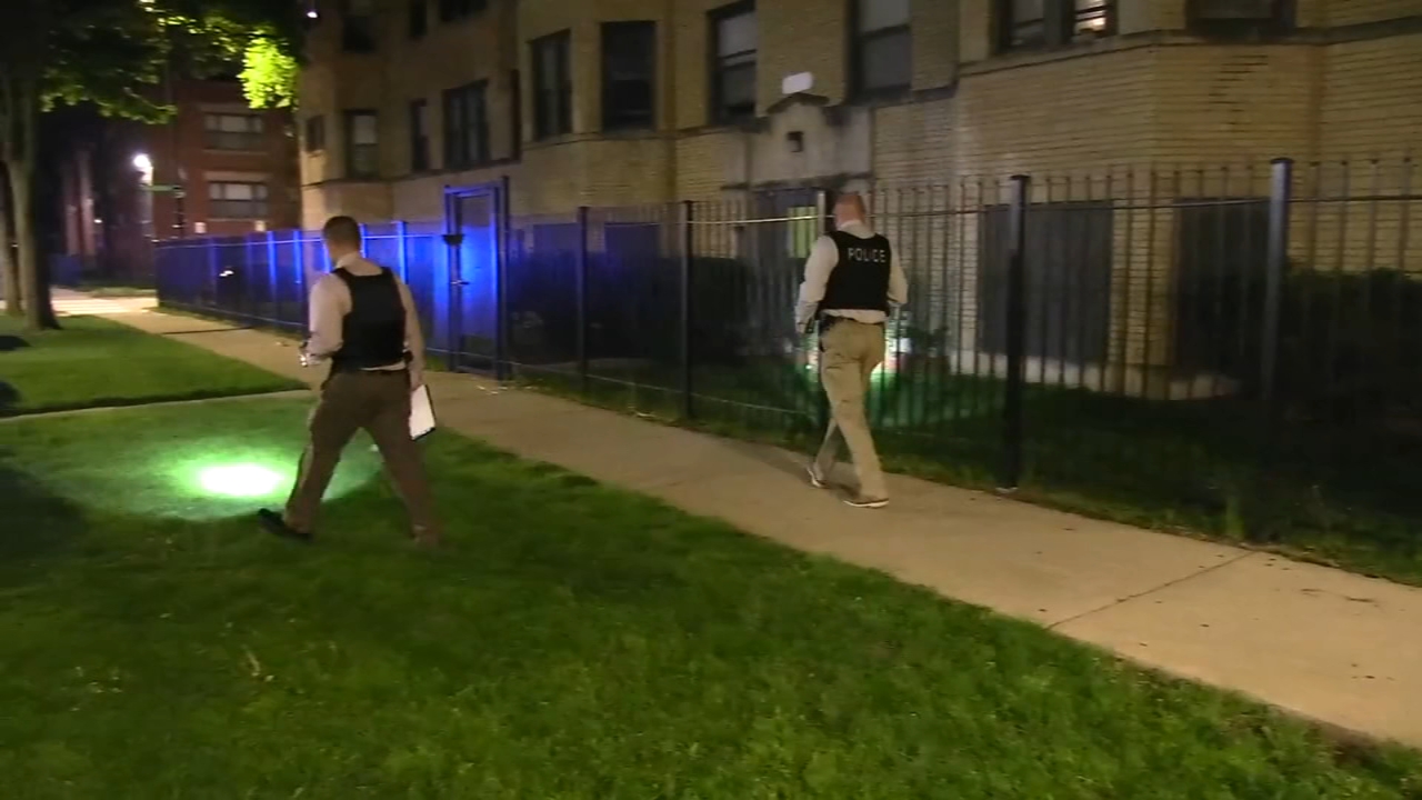 Woman stabs, kills man choking her on West Side: CPD