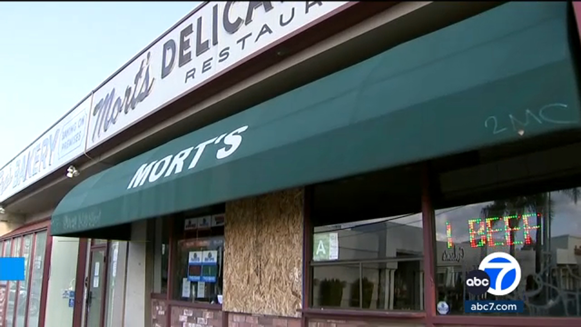 Popular Jewish deli vandalized in Tarzana