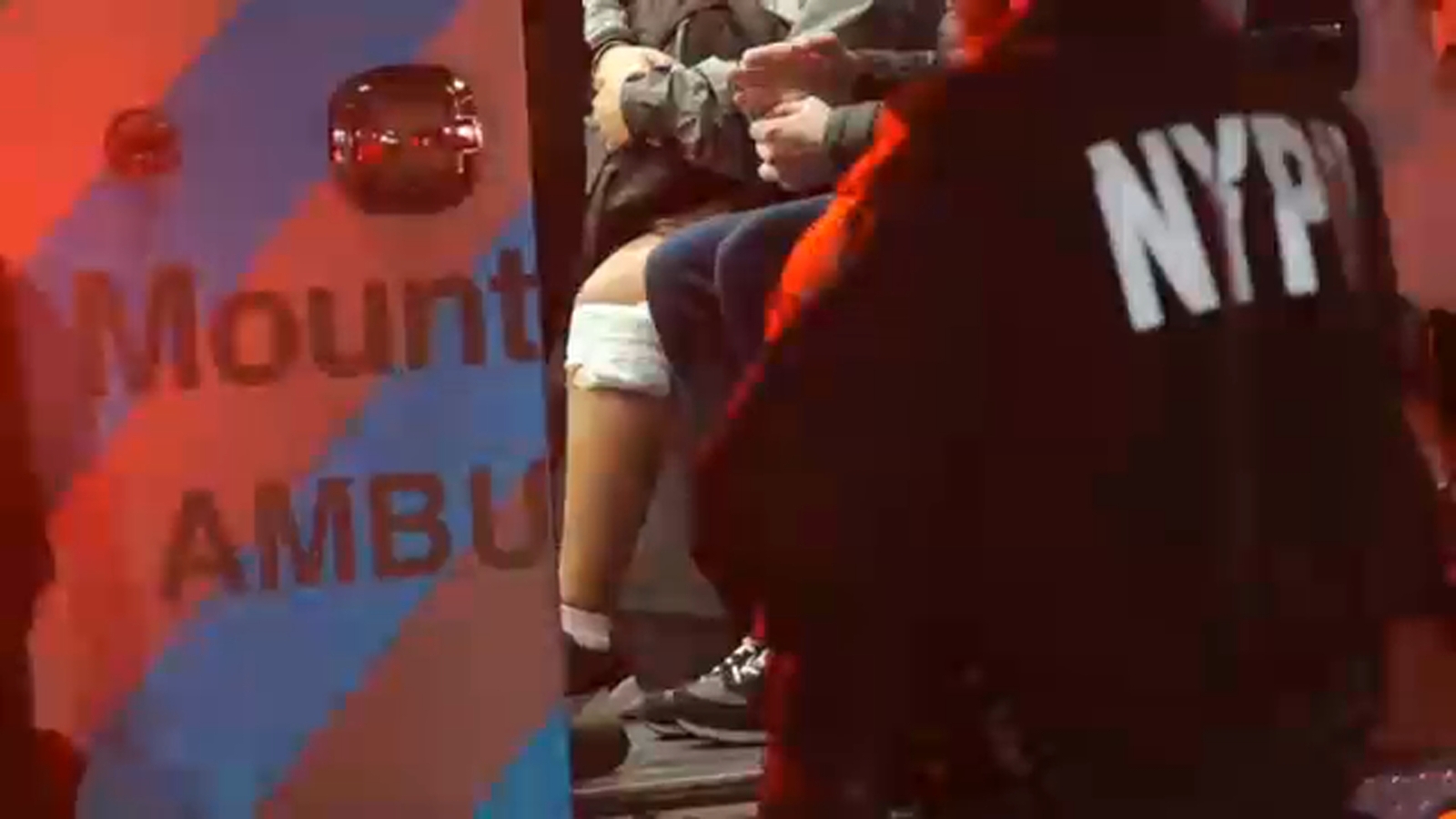 NYC subway crime: Woman slashed on Long Island City E Train - ABC7 New York