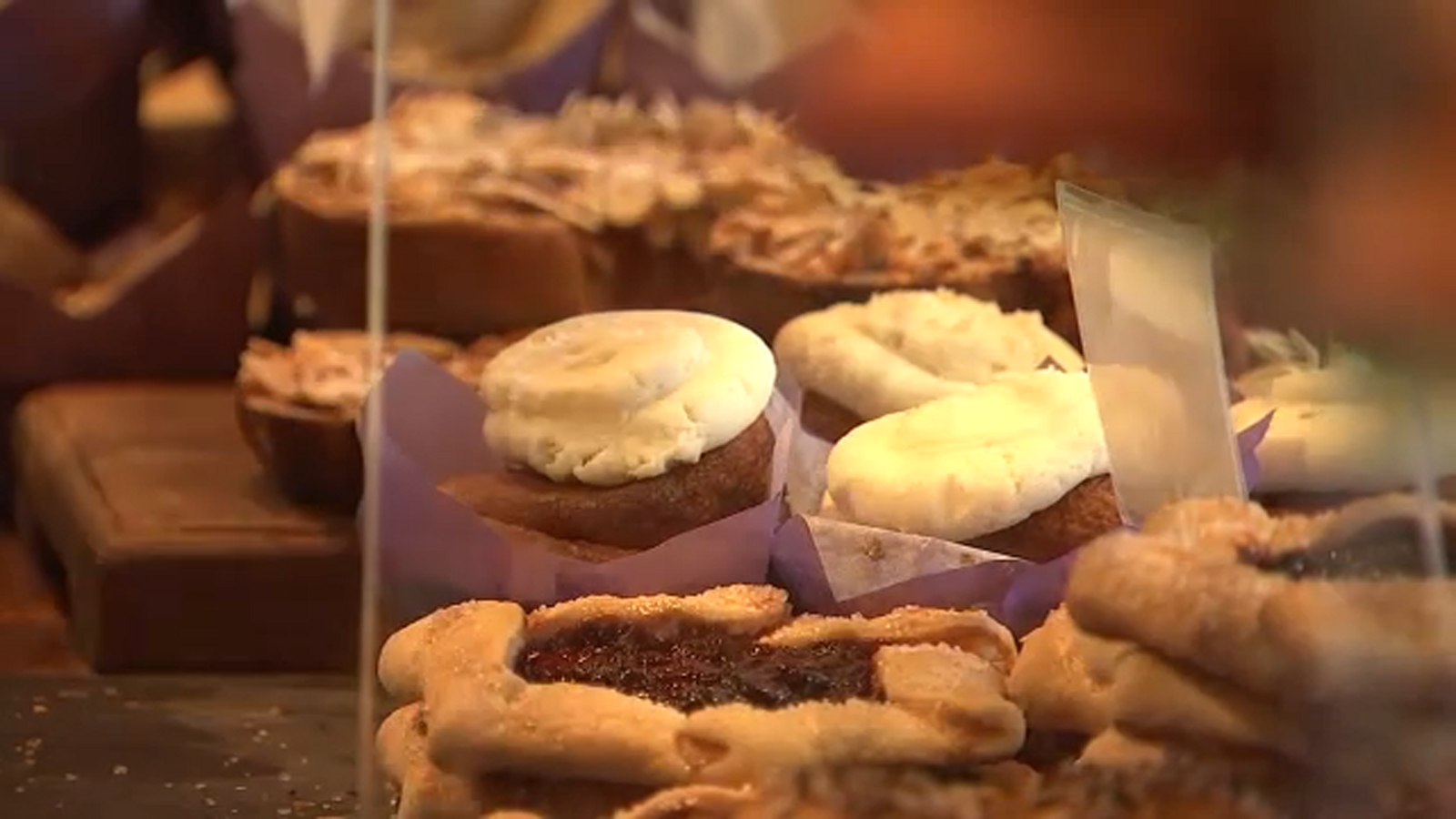Hewn Bakery Evanston Visitor Guide: Viral Drinks, Sourdough Breads, and Hours