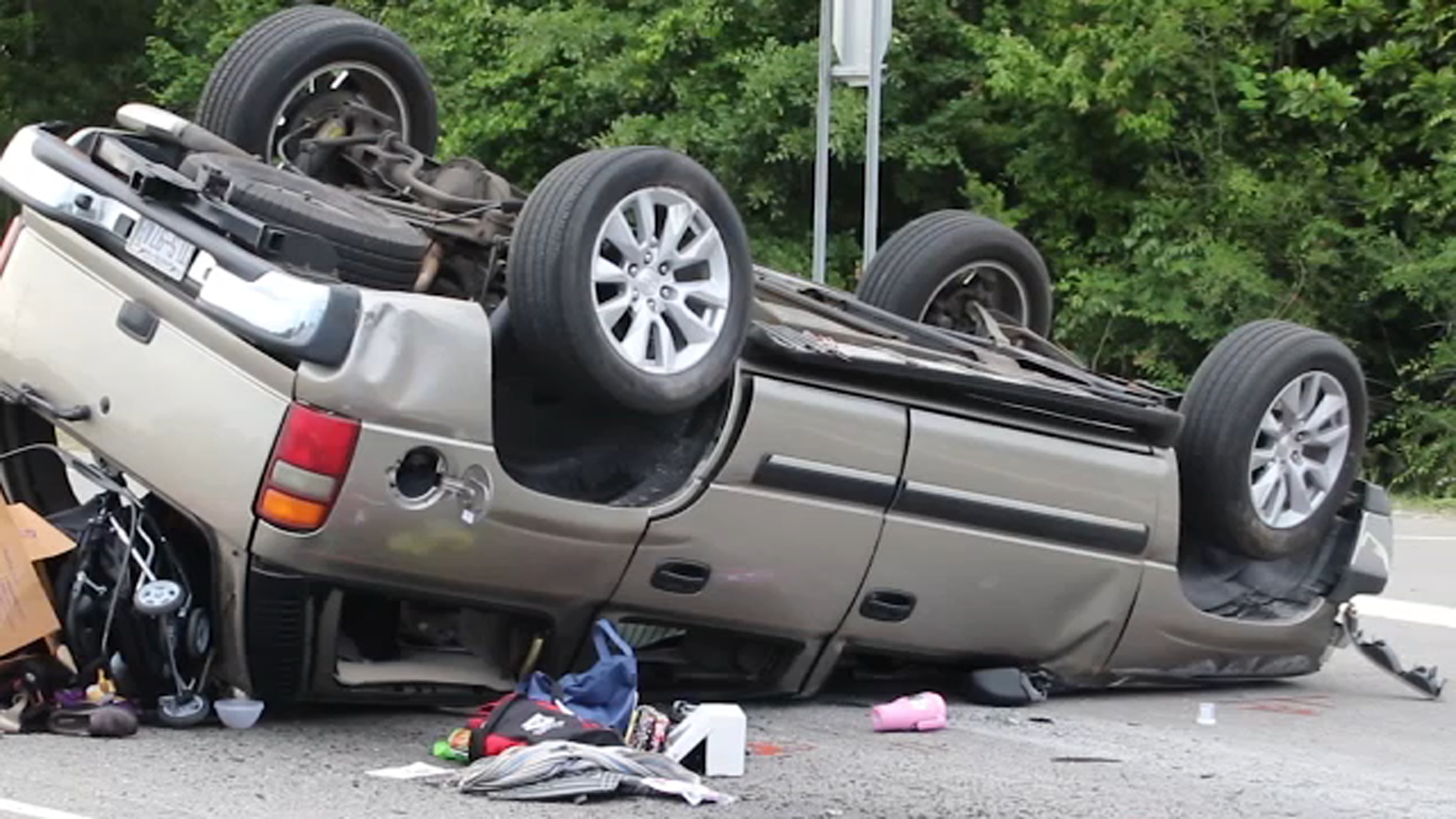Driver critically injured in Sampson County rollover crash