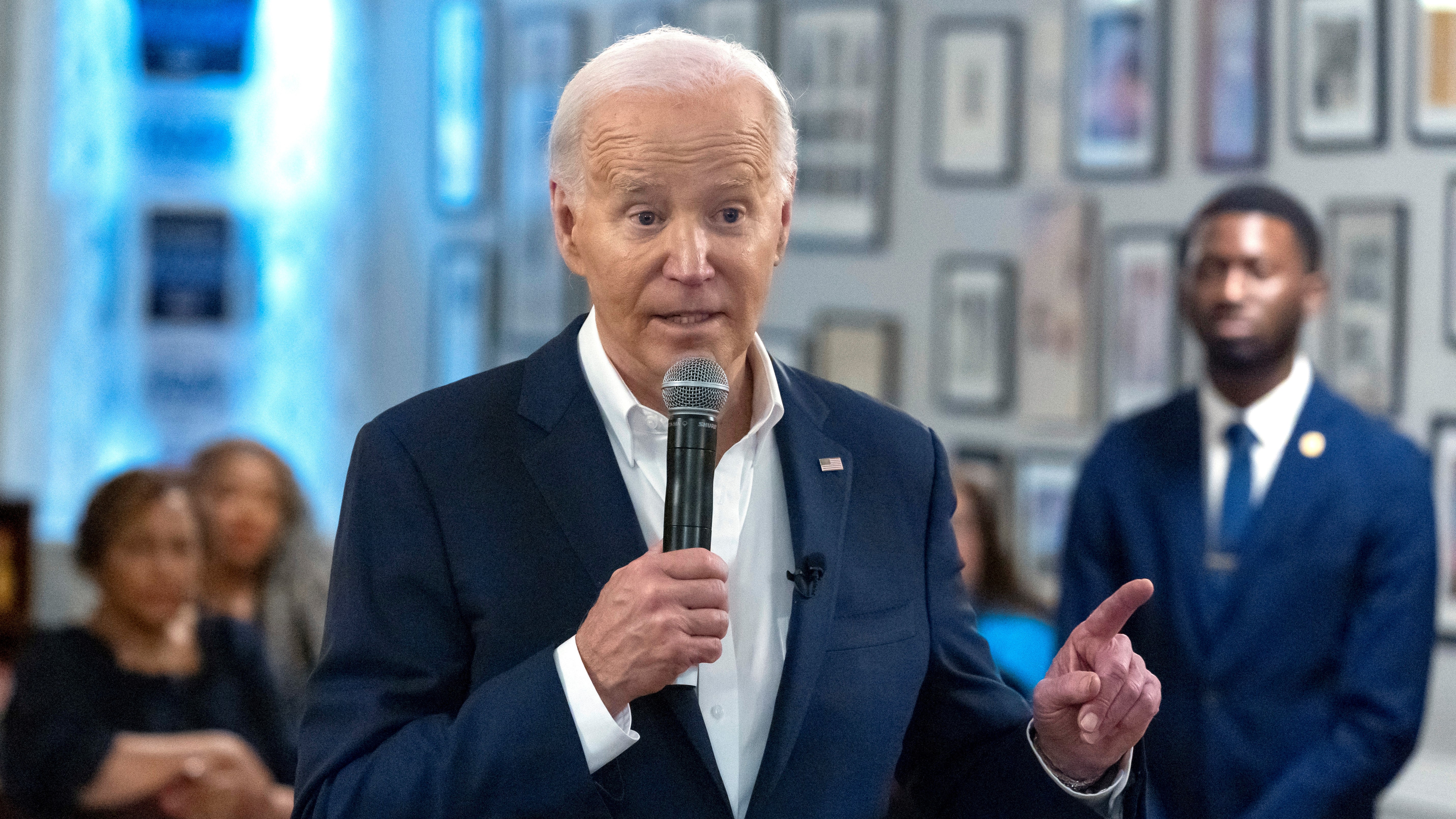 Polls show President Joe Biden trailing behind Donald Trump in major swing states - Vimarsana News