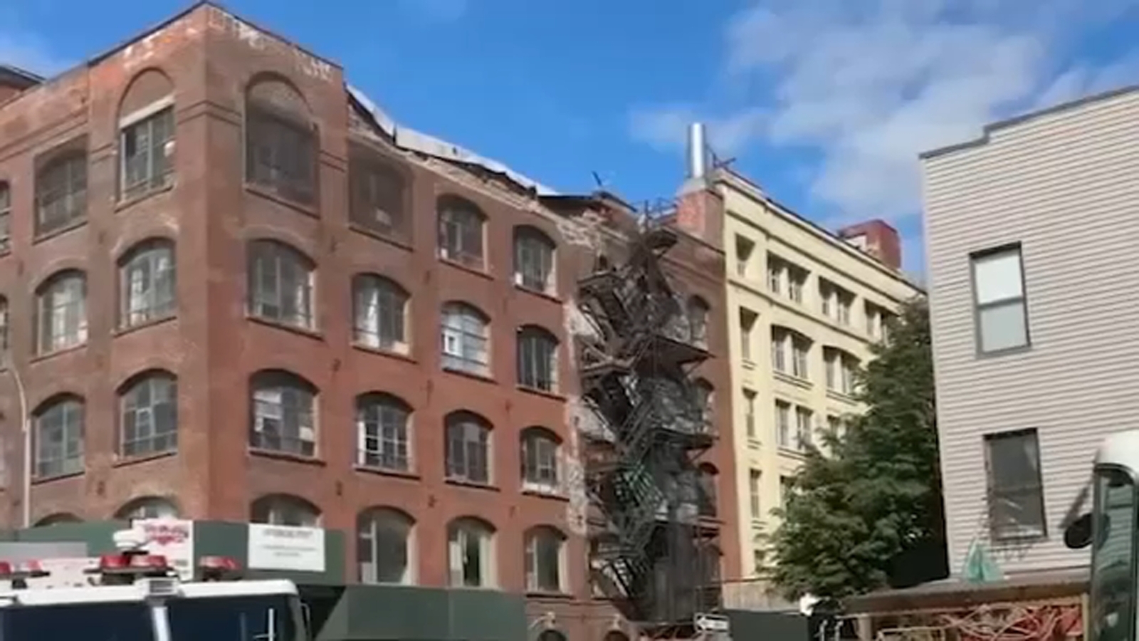 Metal Rashing Williamsburg, Brooklyn partial roof collapse sends metal crashing onto ...