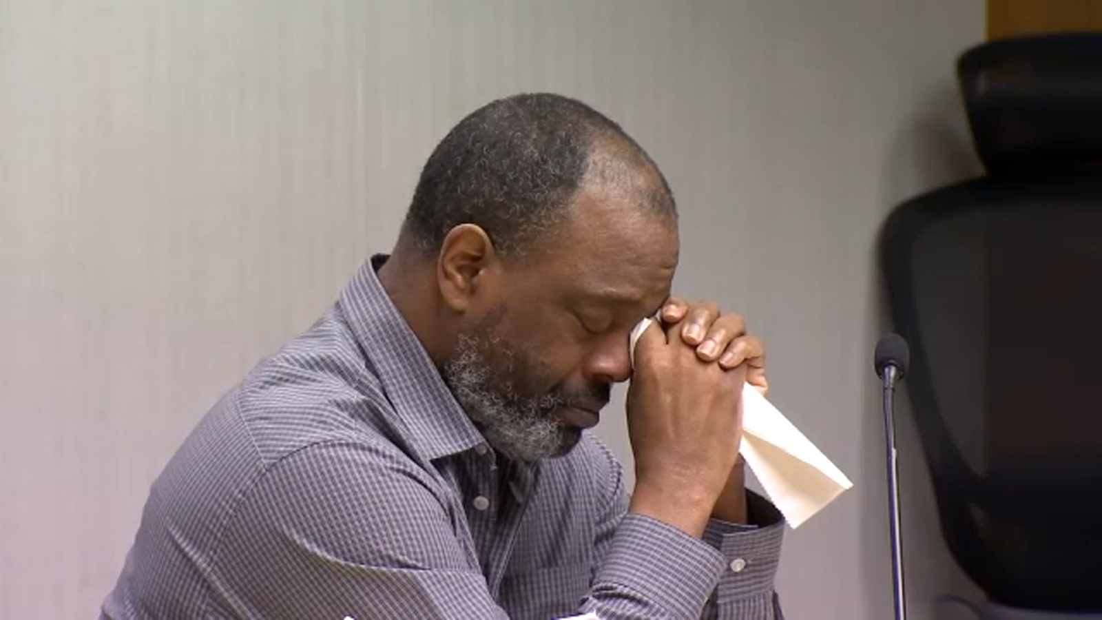 Fresno father partially cleared of sons death, bonded out of jail