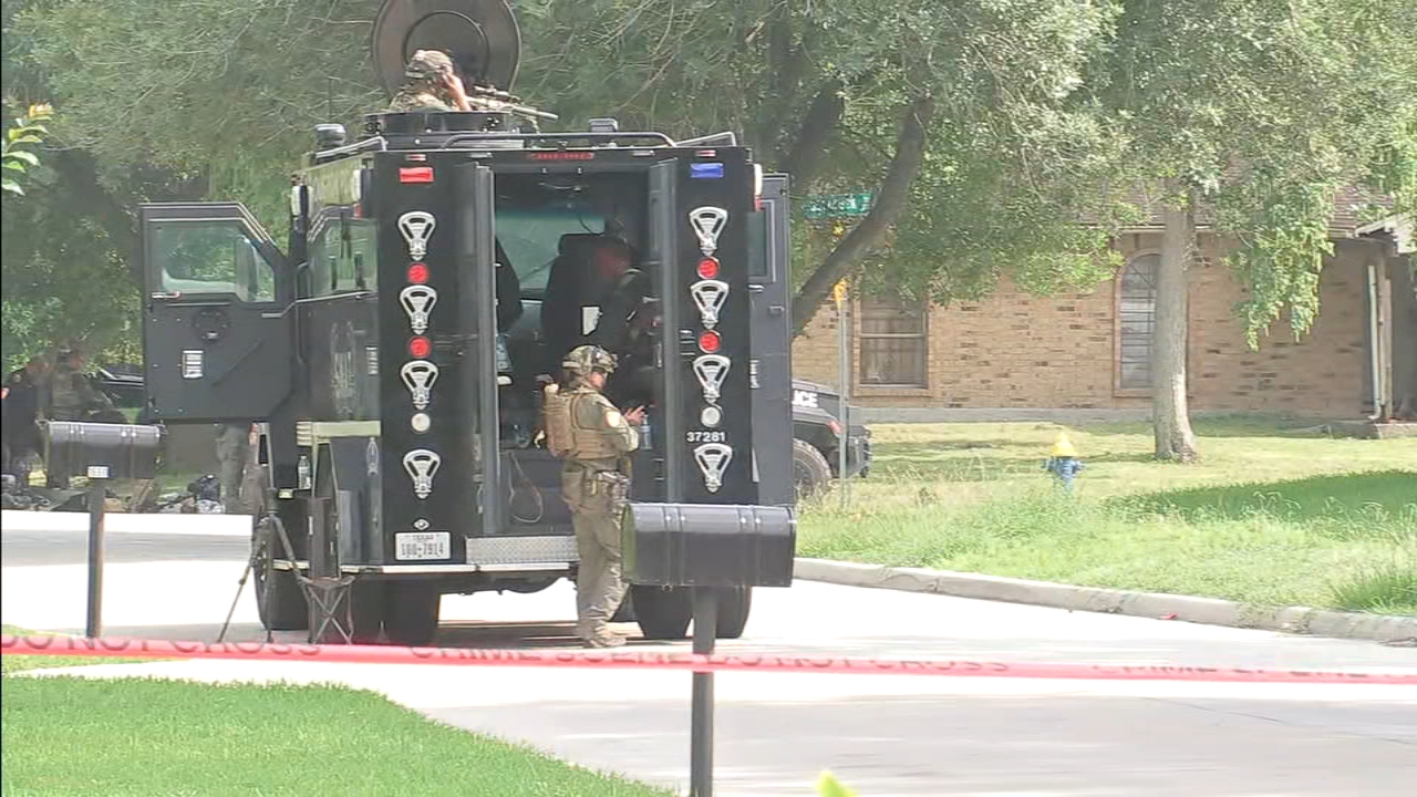 SWAT scene unfolding in southwest Houston neighborhood, HPD says