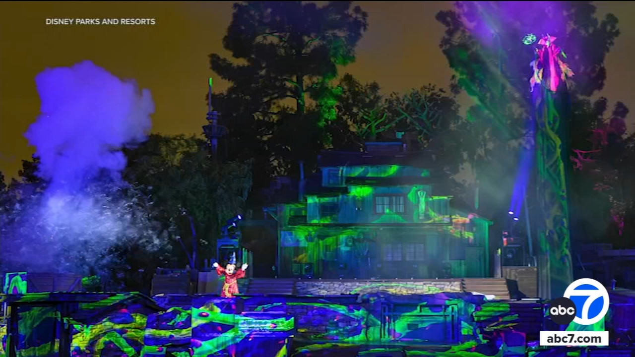 A year after fire, Fantasmic! show returns to Disneyland with new effects