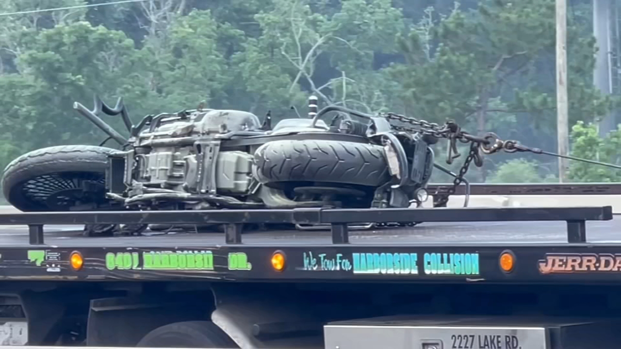 Motorcyclist dies on I-45 after crashing into pick-up truck during Galveston police chase