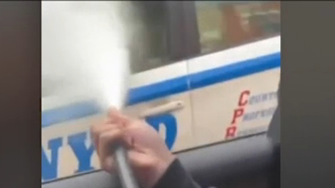 Officer, traffic agent injured in NYC in separate incidents