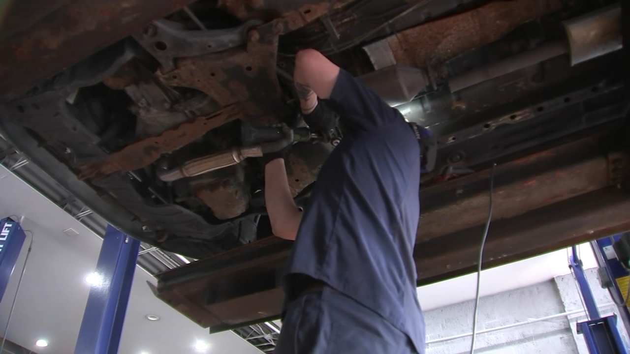 Chicago auto body shop aims to provide 2nd chances for employees