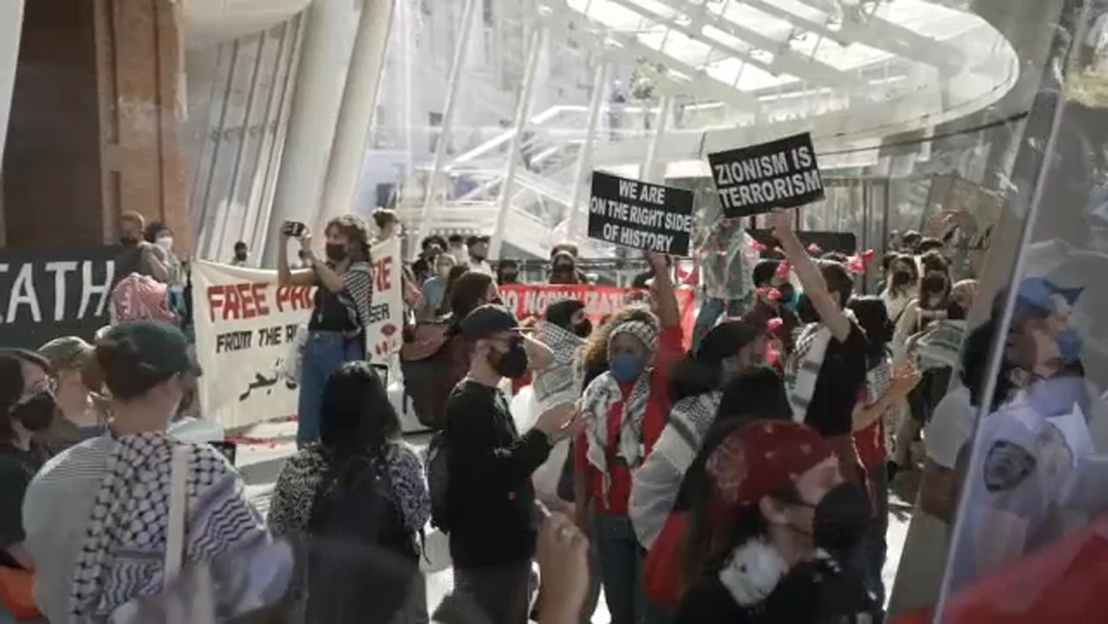 NYPD makes arrests after protesters cause damage at Brooklyn Museum