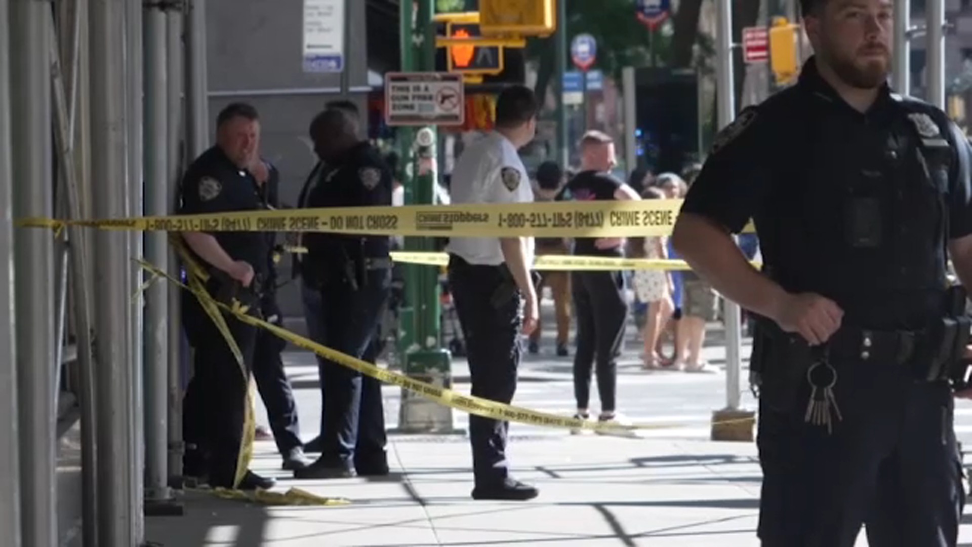 Duane Reade security guard stabbed while trying to stop robbery in Hell's Kitchen store