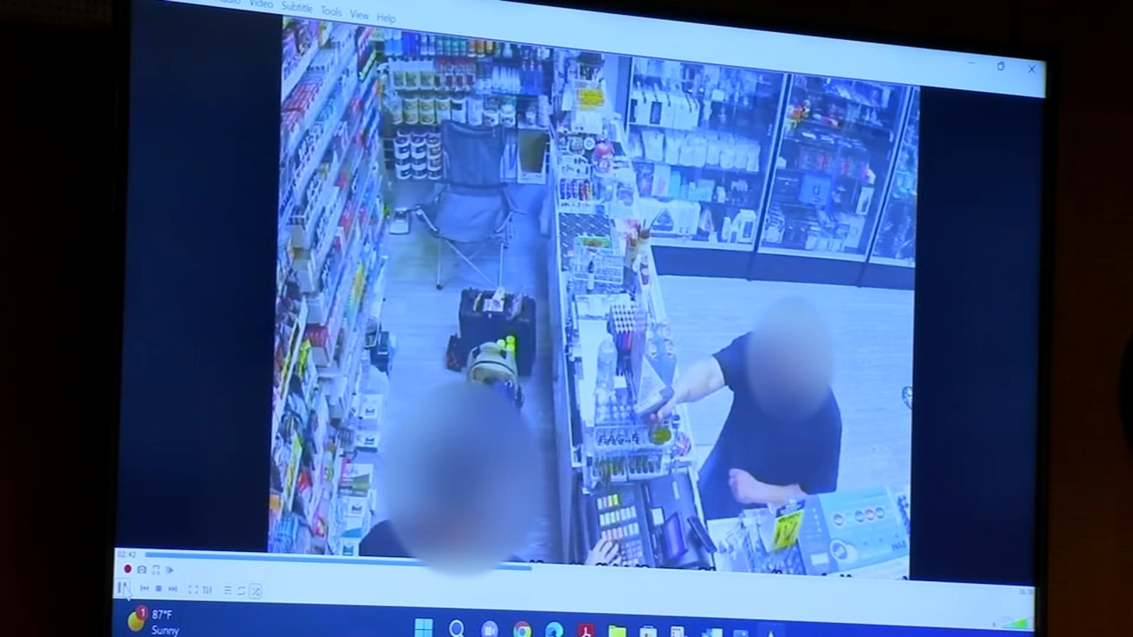 Store clerk recalls being robbed at gunpoint by Fresno murder suspect