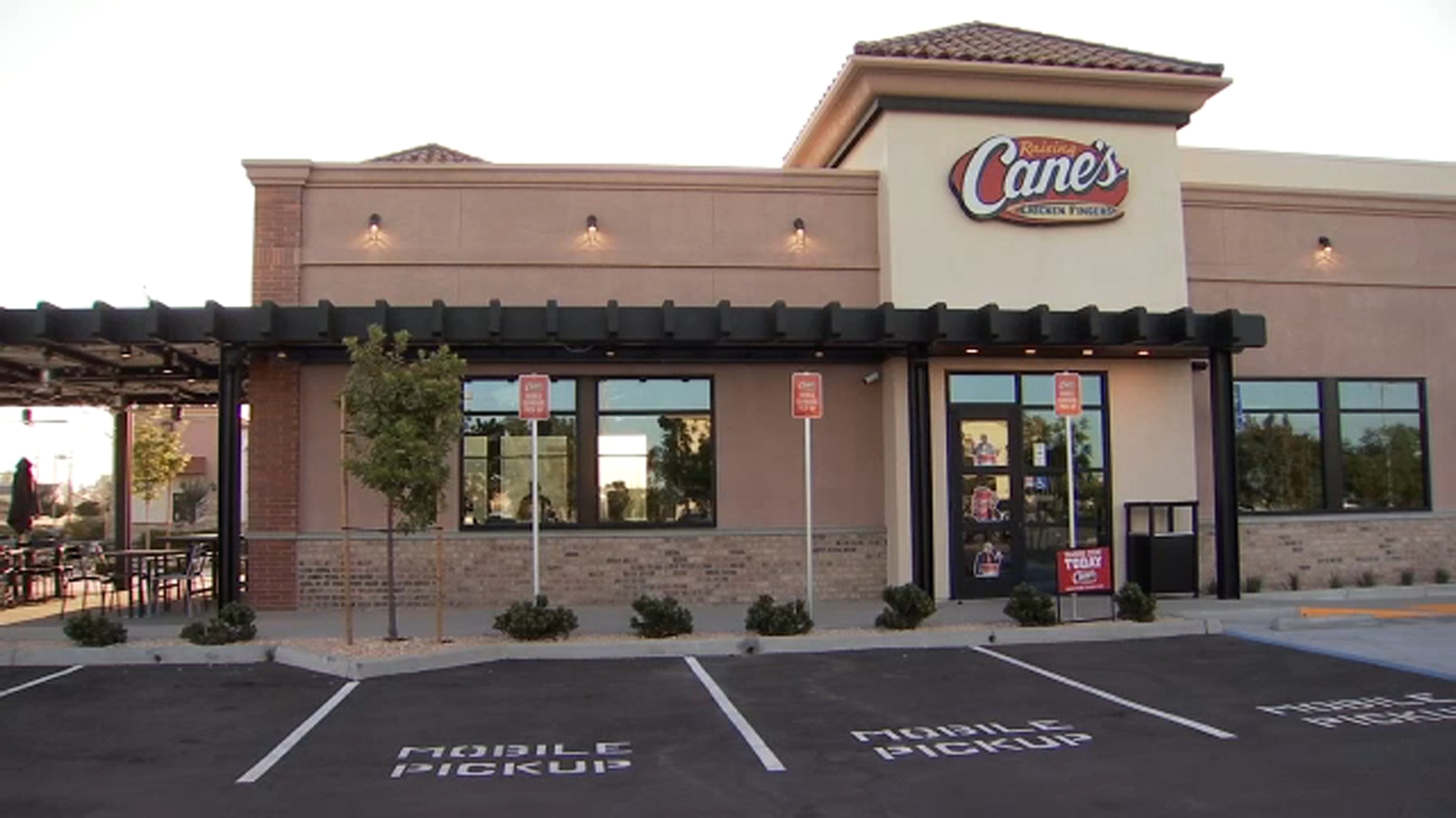 New Raising Cane's opening in northwest Fresno