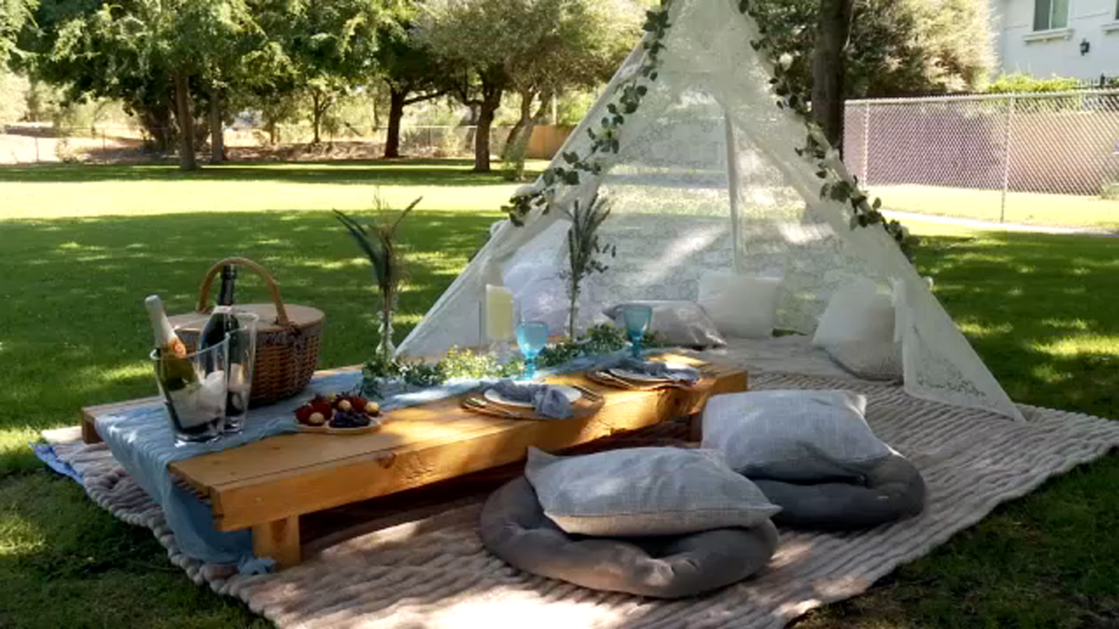 Sisters launch luxury picnic company in Valley