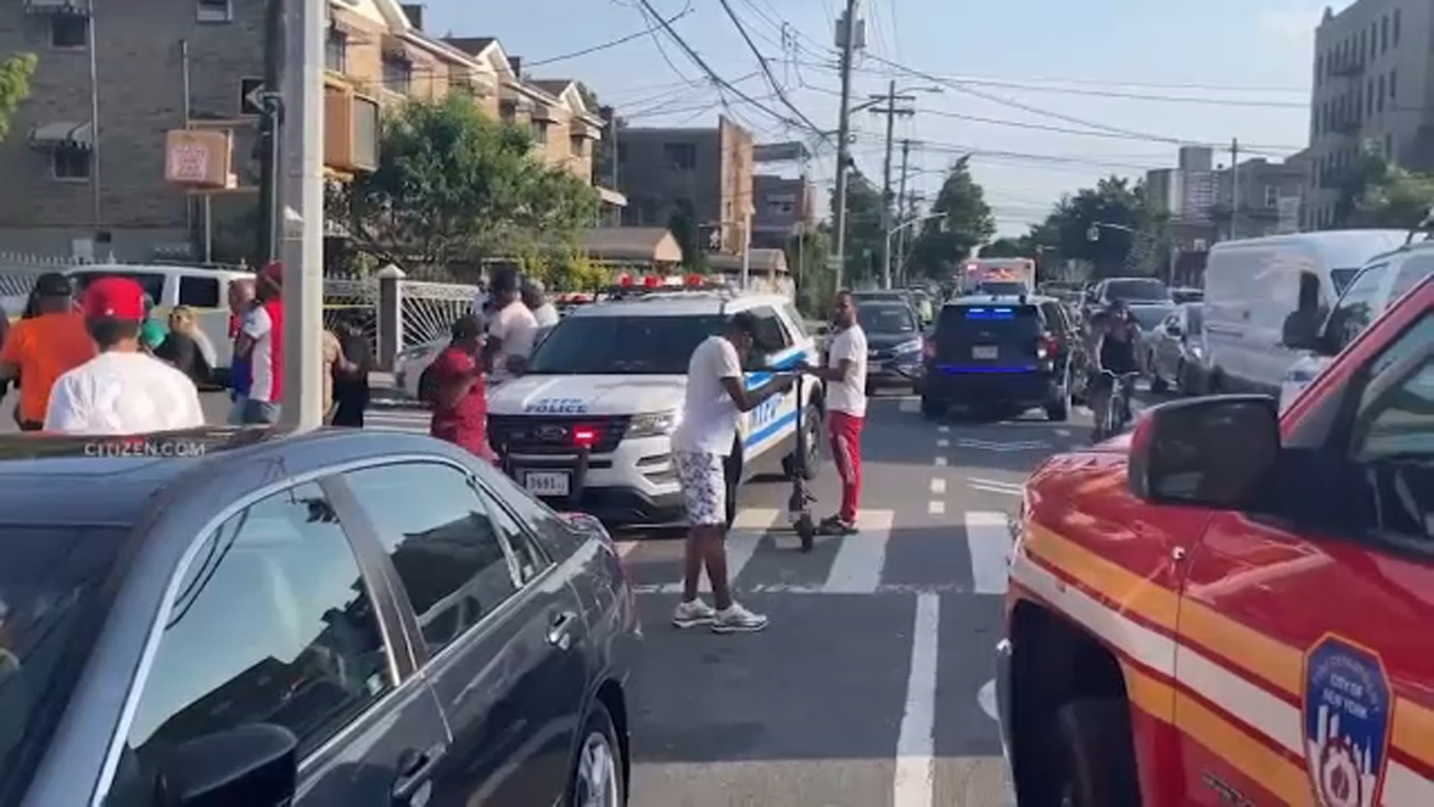 Bronx triple shooting: 3 men shot outside building in Williamsbridge ...