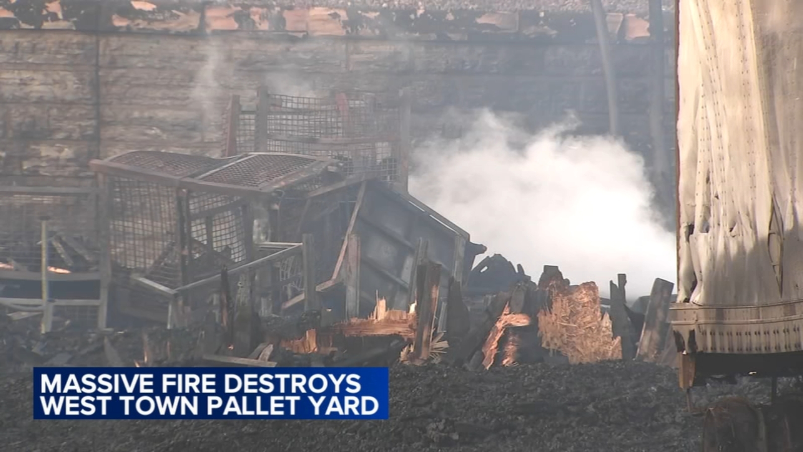 Massive fire in West Town destroys pallet yard on West Hubbard Street ...