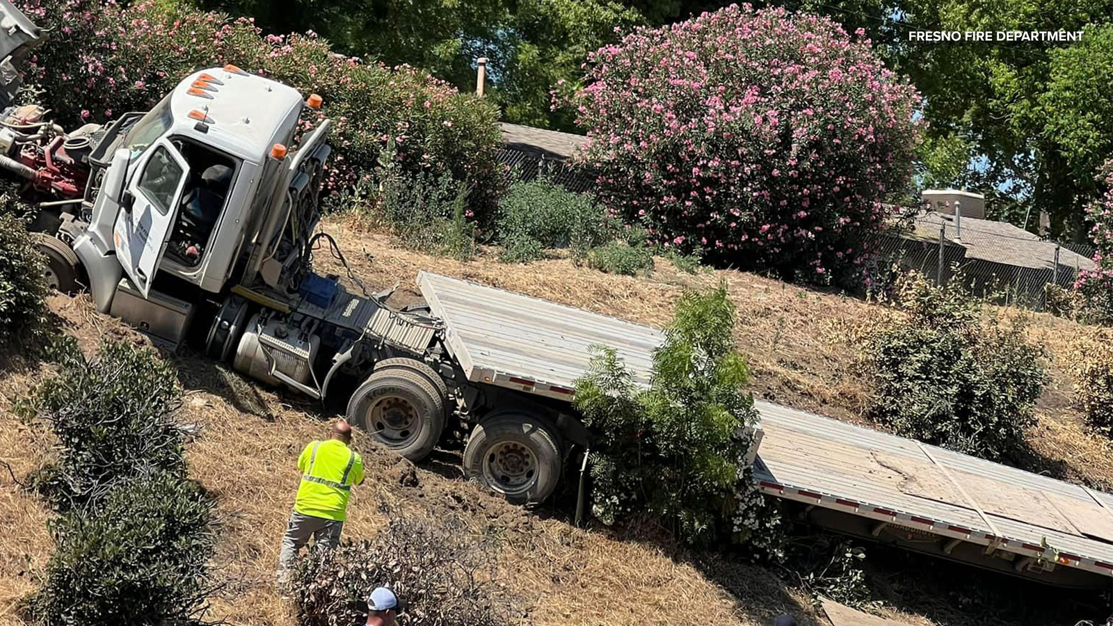 Big-rig leaking fuel on Highway 99 causes major backup