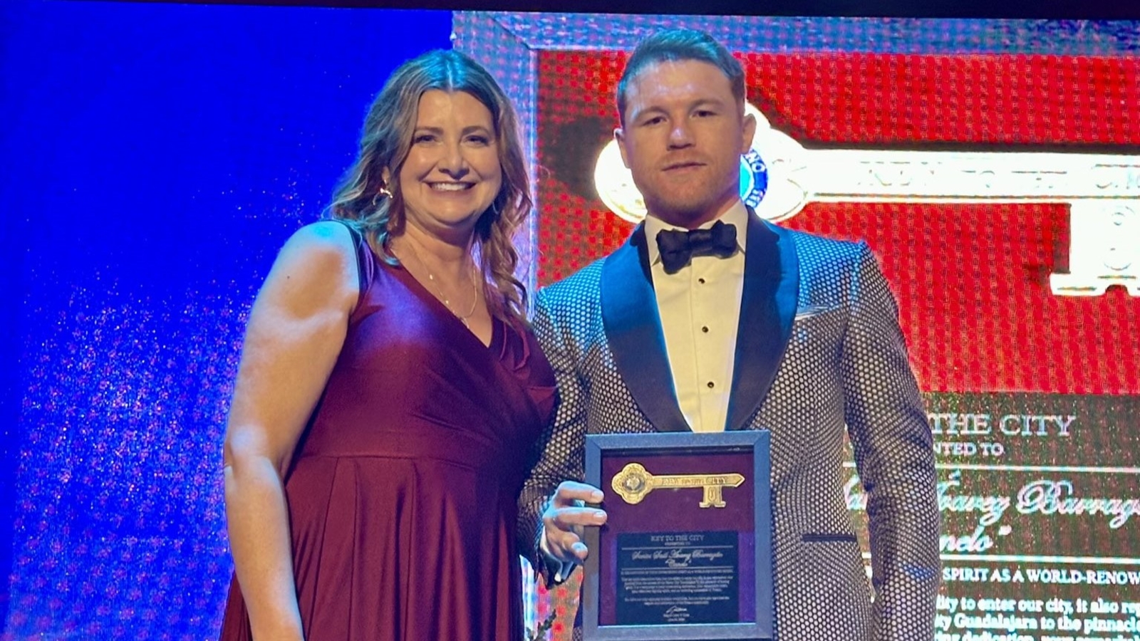 Boxer Canelo Alvarez gifted with key to the City of Fresno