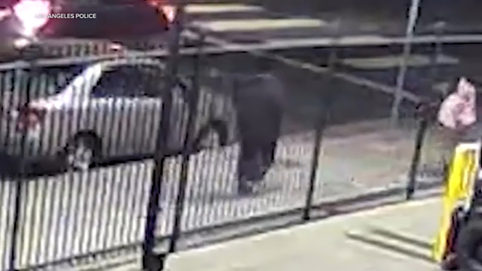 La policía busca a un sospechoso de intento de violación en Canoga Park ...