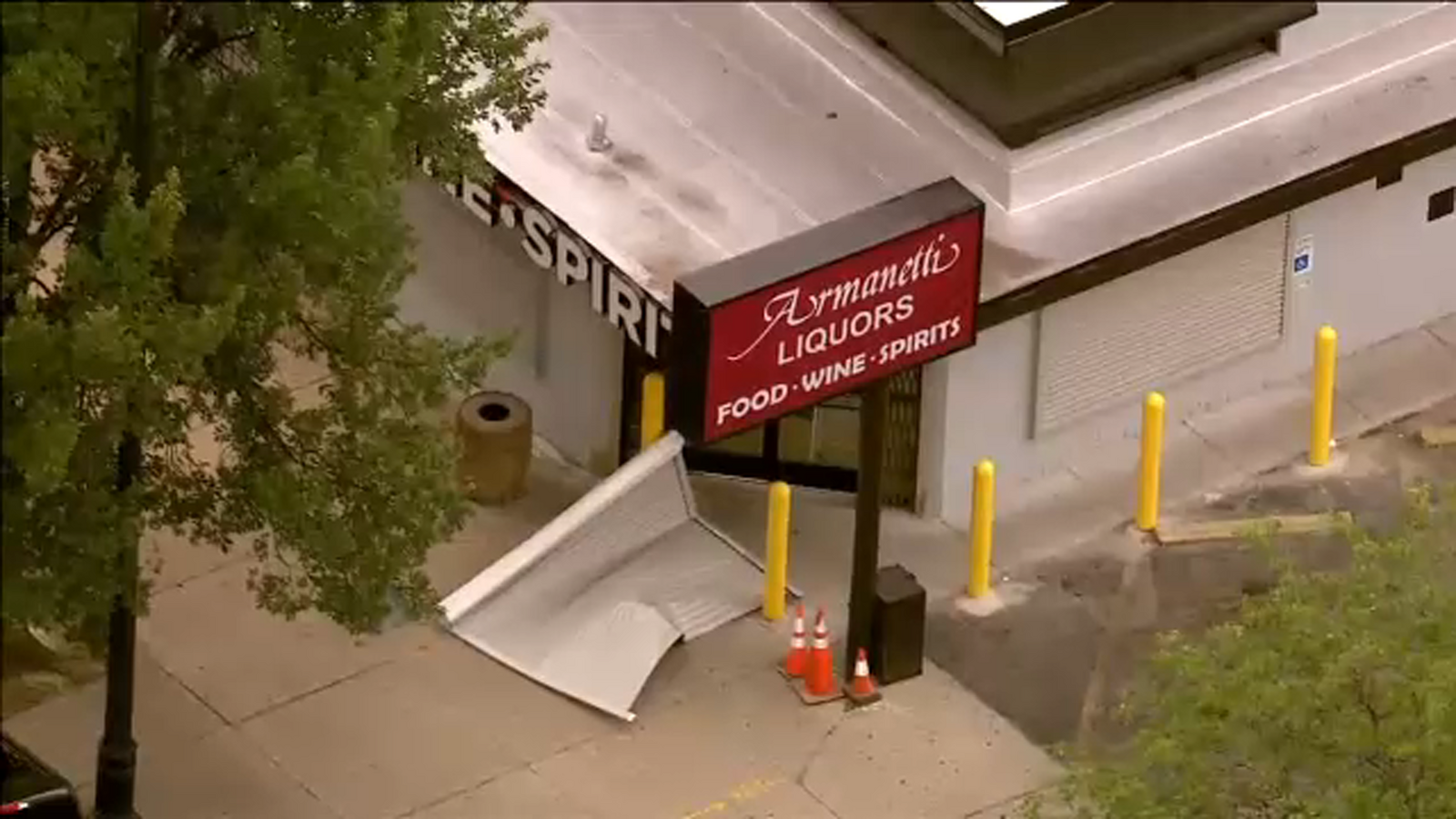 Chicago crime Thieves remove security gate from Ashburn liquor store
