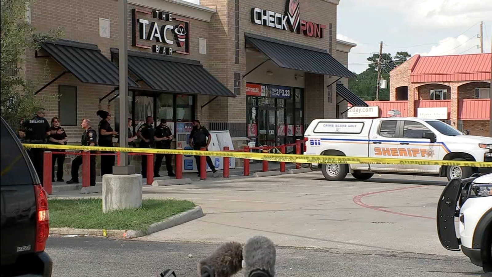 Harris County deputy shoots suspect inside gas station on FM 1960 near ...
