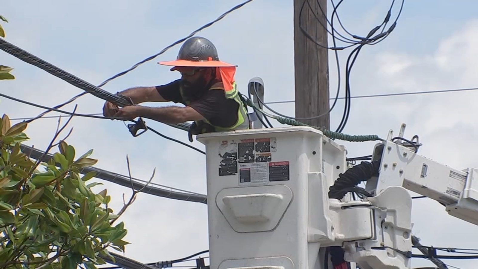 Houston power outages About 1.5 M CenterPoint Energy customers without