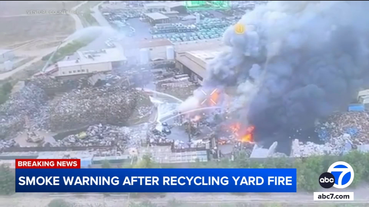 Fire at Ventura County recycling yard sends plumes of smoke over area