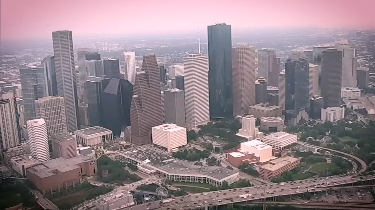 3 in 10 Houstonians considering leaving due in part to weather: Survey