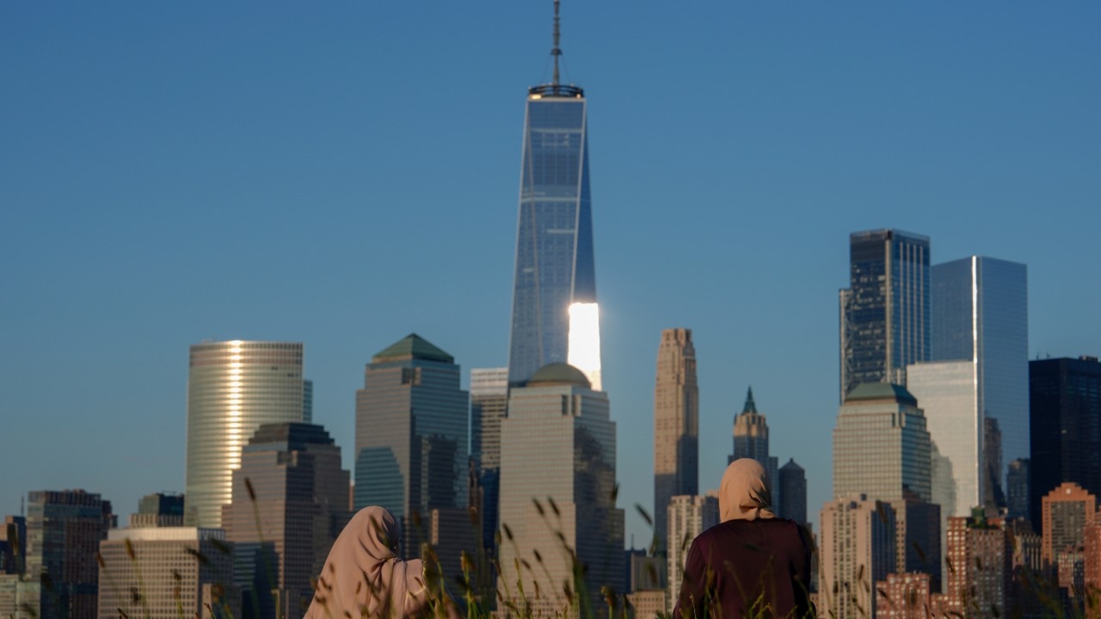 Meteor streaked over the New York City skyline before disintegrating ...