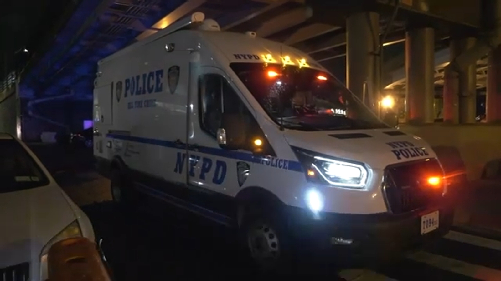 Nypd Officer Shoots Machete Wielding Man In Mott Haven Bronx Abc7