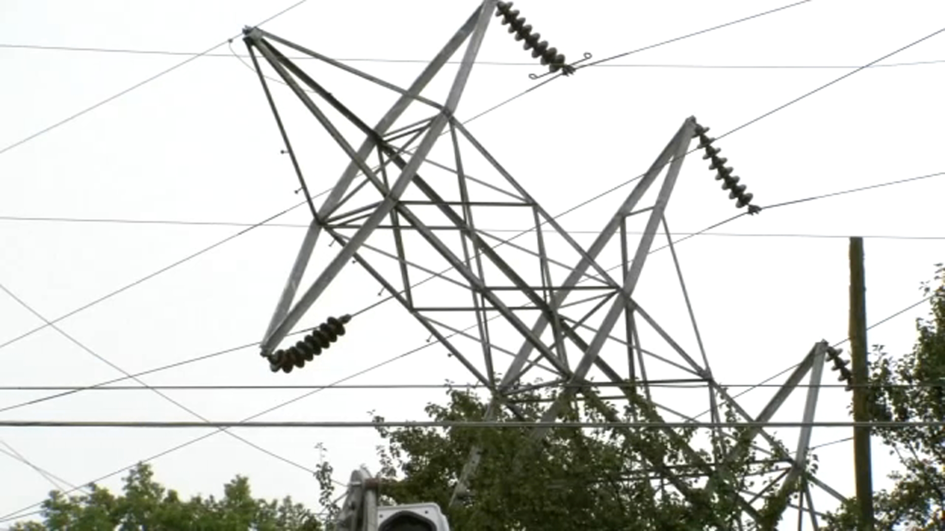Severe storms knock out power to thousands