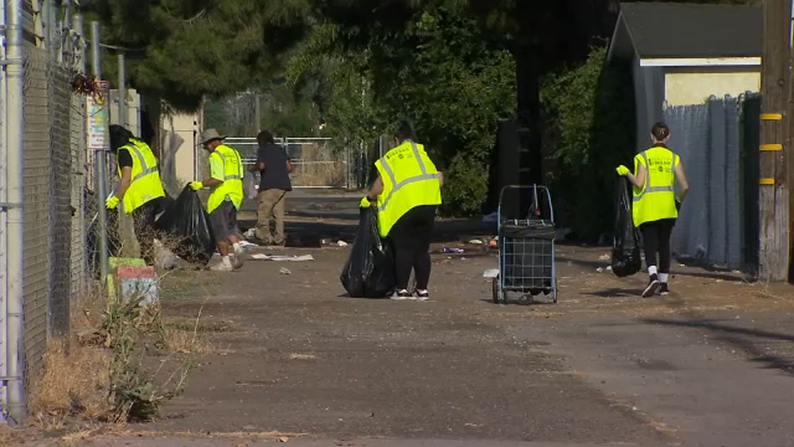 Community cleans up in southeast Fresno as part of 'Beautify Fresno'